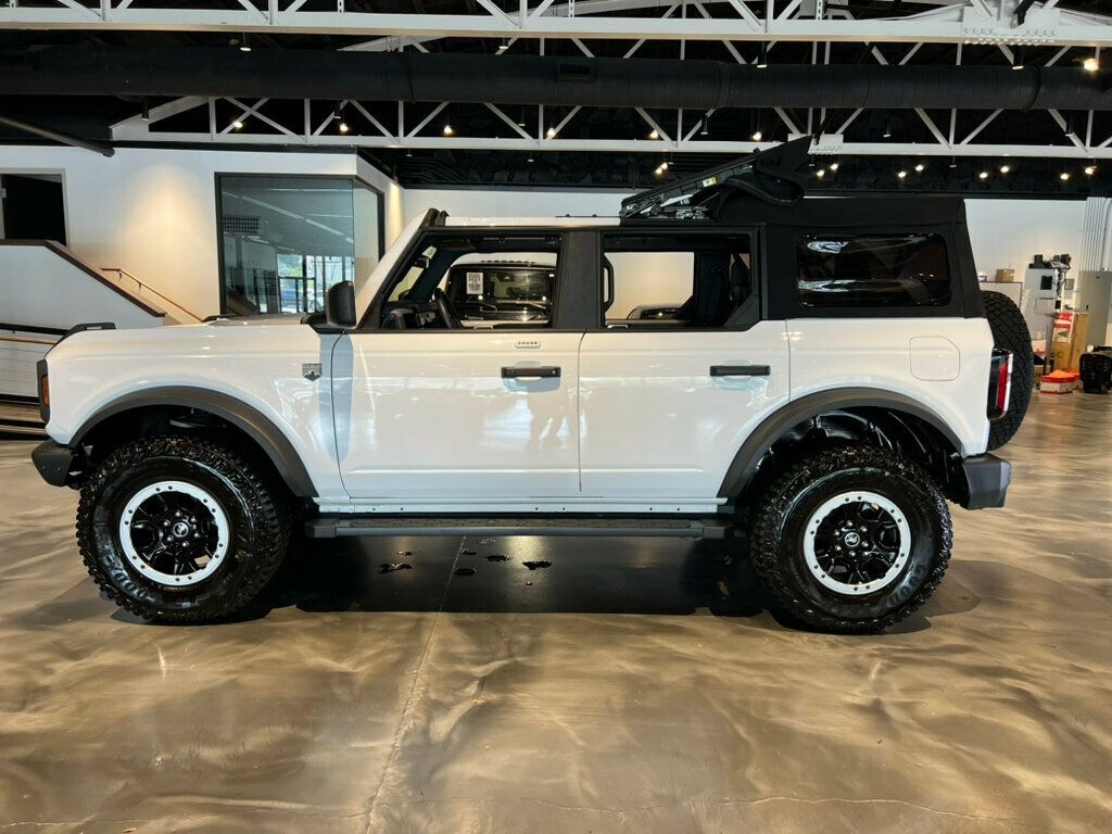 2023 Ford Bronco Base photo 2