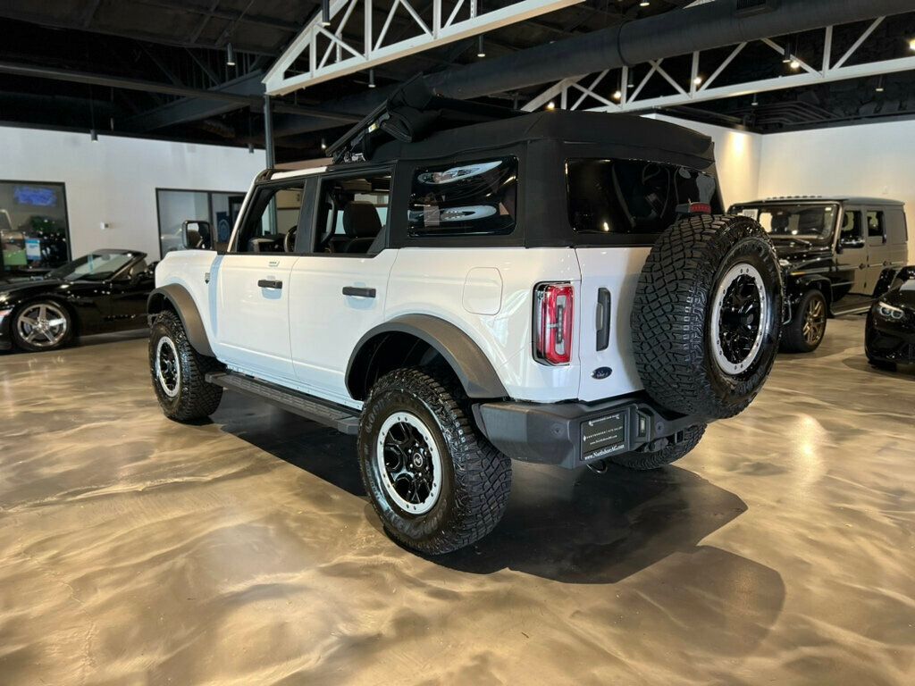 2023 Ford Bronco Base photo 3