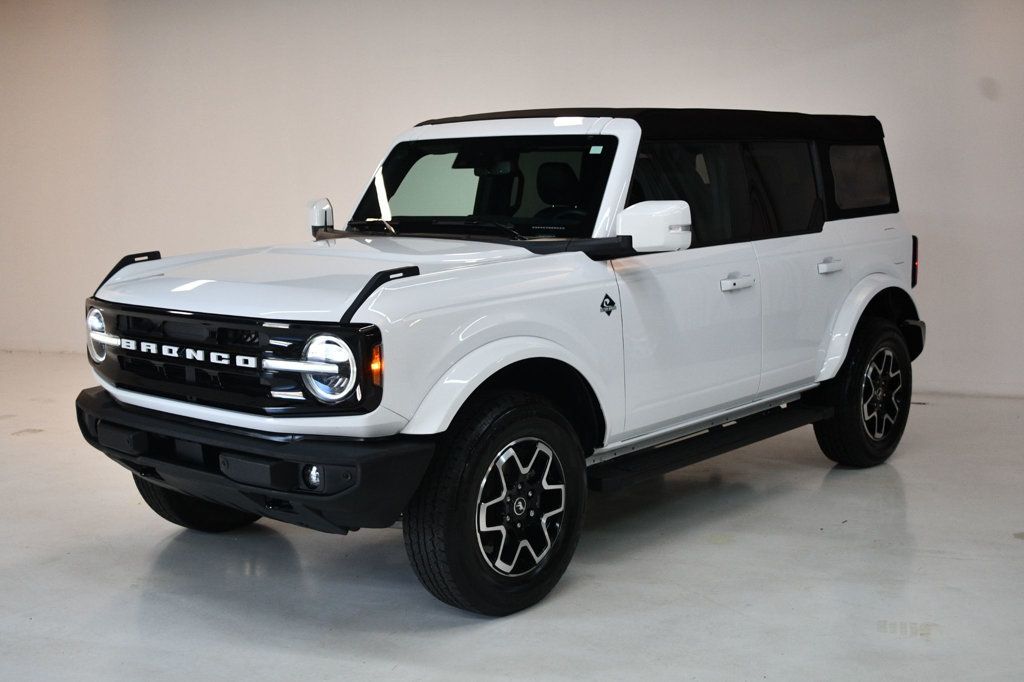 2023 Ford Bronco Outer Banks photo 2