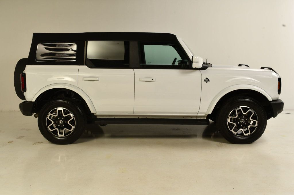 2023 Ford Bronco Outer Banks photo 3
