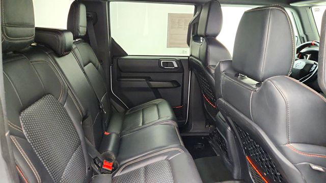 2023 Ford Bronco Raptor 4 Door Advanced 4x4 with Upgraded Graphic & 17'' Wheels - 22976127 - 22