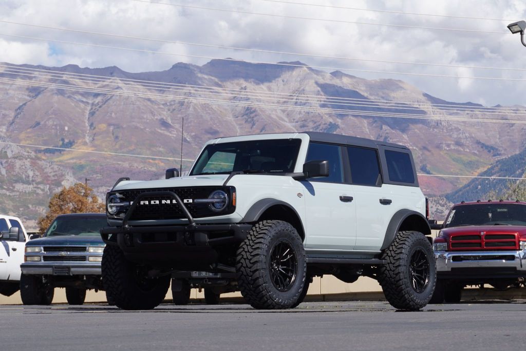 2023 Ford Bronco Wildtrak photo 2