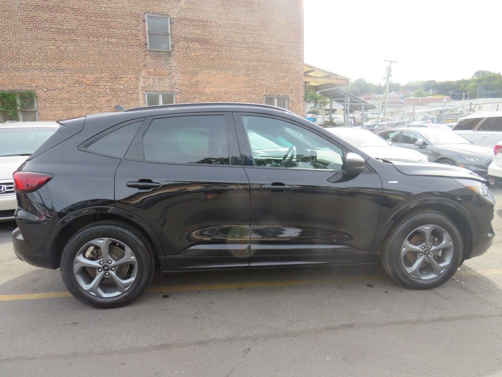 2023 Ford Escape ST-Line photo 3