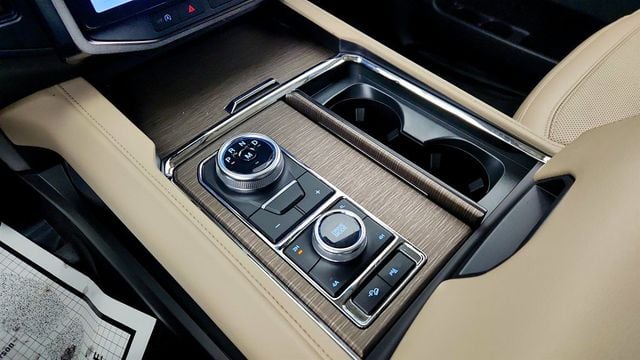 2023 Ford Expedition Limited 4x4 w/ Equipment 302A, HD Trailer Tow Pkg, 15.5'' Screen - 22986478 - 16