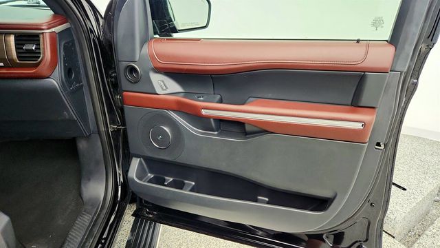 2023 Ford Expedition Limited 4x4 w/ Equipment 302A & Heavy-Duty Trailer Tow Package - 23014279 - 26