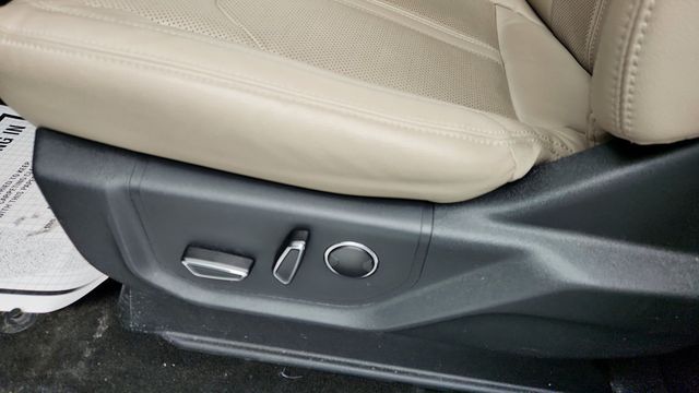 2023 Ford Expedition Limited 4x4 with Equip. 302A, HD Trailer Tow Pkg & 15.5'' Screen - 22955776 - 11