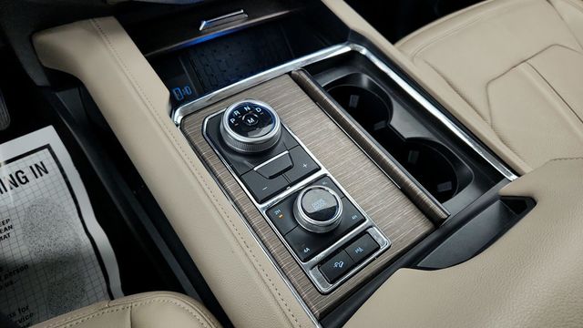 2023 Ford Expedition Limited 4x4 with Equip. 302A, HD Trailer Tow Pkg & 15.5'' Screen - 22955776 - 16