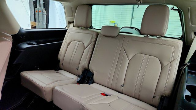 2023 Ford Expedition Limited 4x4 with Equipment 302A and HD Trailer Tow Package - 22972024 - 22