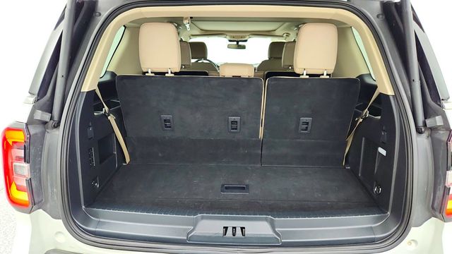 2023 Ford Expedition Limited 4x4 with Equipment 302A and HD Trailer Tow Package - 22972024 - 23