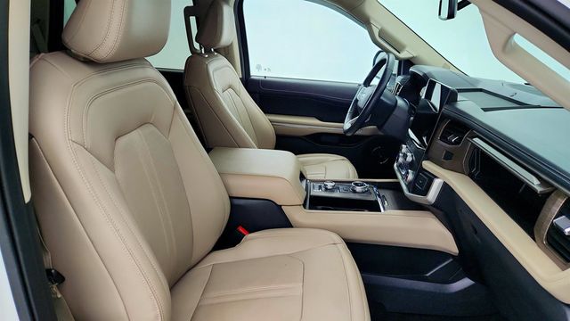 2023 Ford Expedition Limited 4x4 with Equipment 302A and HD Trailer Tow Package - 22972024 - 25