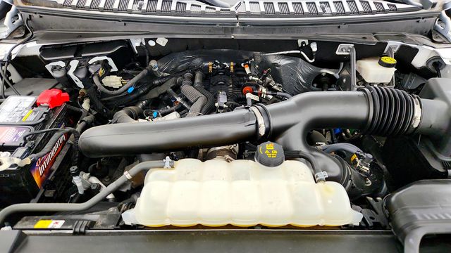 2023 Ford Expedition Limited 4x4 with Equipment 302A and HD Trailer Tow Package - 22972024 - 28