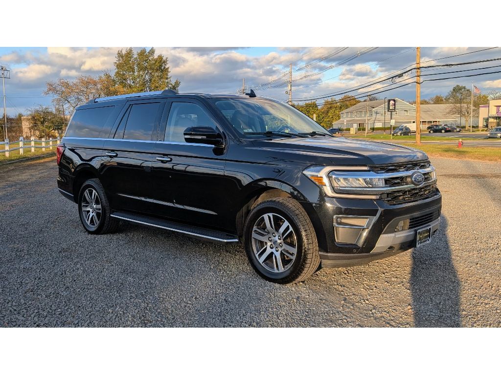 2023 Ford Expedition MAX Limited photo 3