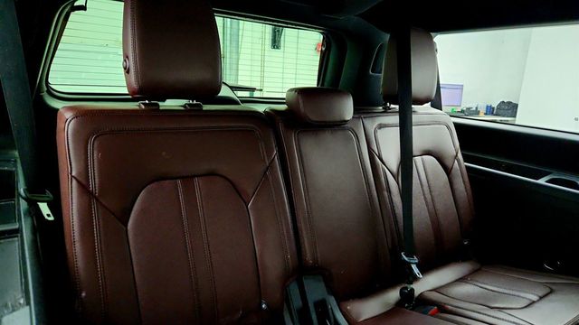 2023 Ford Expedition Max Limited 4x4 with Equipment 302A and HD Trailer Tow Package - 22979638 - 19