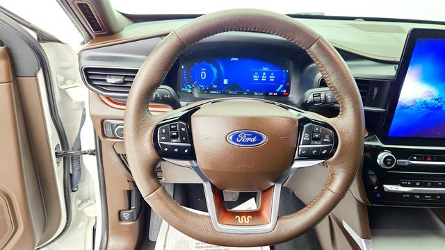 2023 Ford Explorer King Ranch 4WD w/ Twin Panel Moonroof & Technology Package - 23016235 - 13
