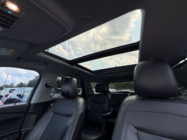 2023 Ford Explorer Limited 4WD w/ Technology Pkg & Twin Panel Moonroof - 23056980 - 23
