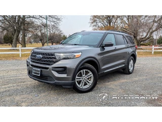 2023 Ford Explorer XLT photo 1