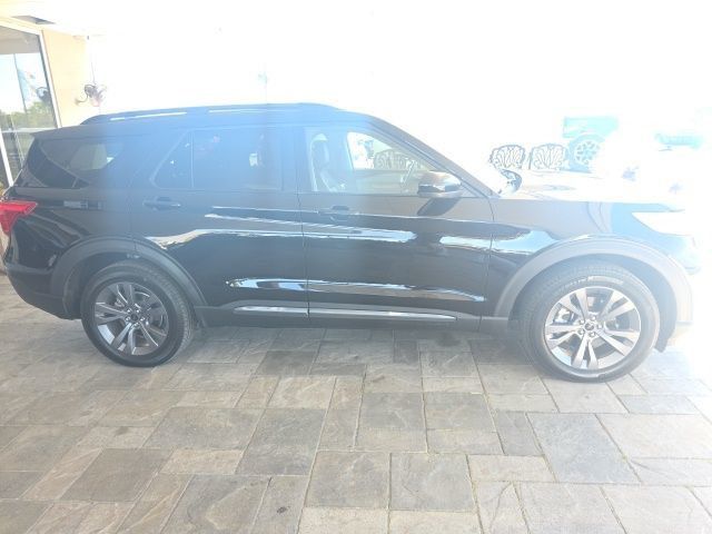 2023 Ford Explorer XLT 4WD - 23000749 - 1