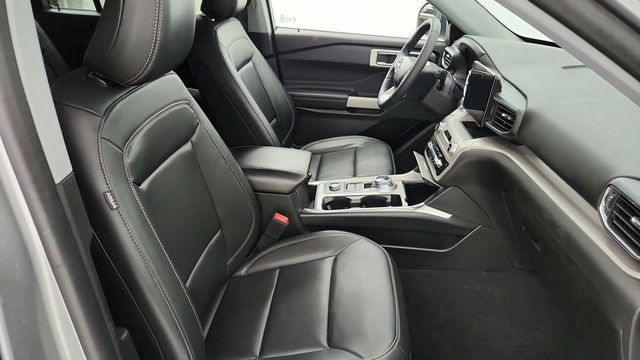 2023 Ford Explorer XLT 4WD with Equipment Group 202A - 22946022 - 23