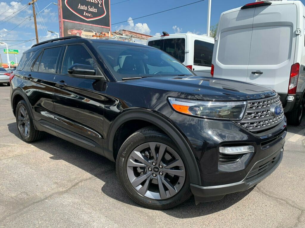 2023 Ford Explorer XLT photo 2