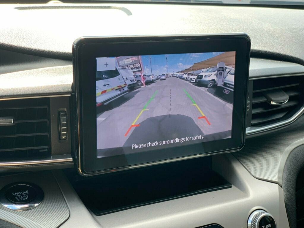 2023 Ford Explorer XLT photo 3