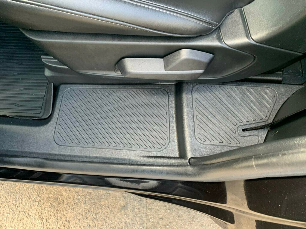 2023 Ford Explorer XLT Fully Loaded RWD - 22922386 - 29