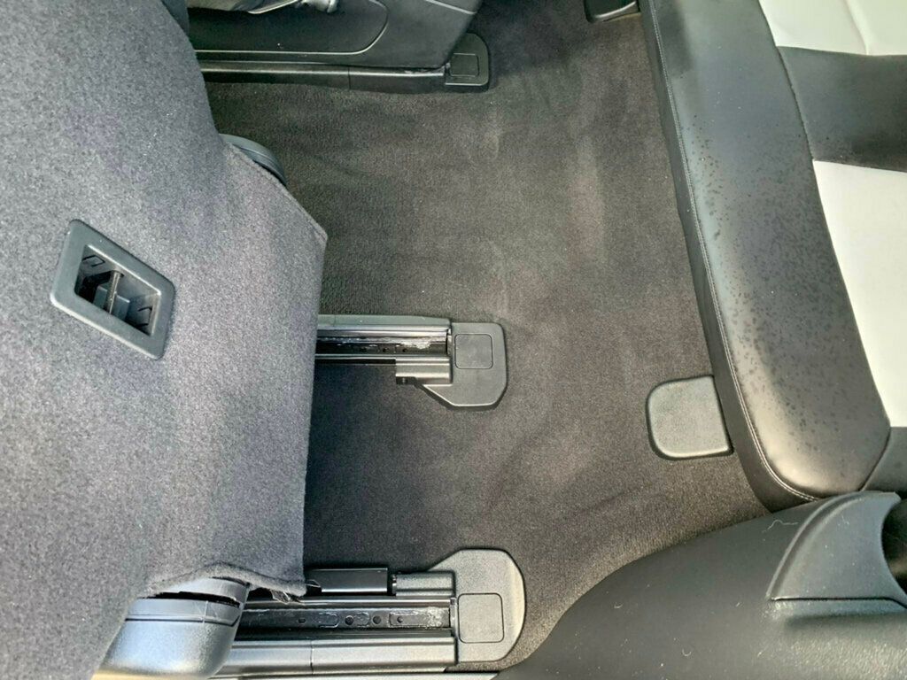 2023 Ford Explorer XLT Fully Loaded RWD - 22922386 - 31