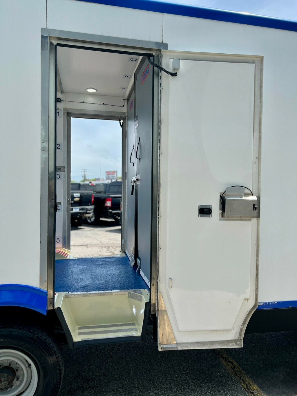 2023 Ford E-Series Cutaway E350 SUPER DUTY **REFRIGERATED** - 23027846 - 17