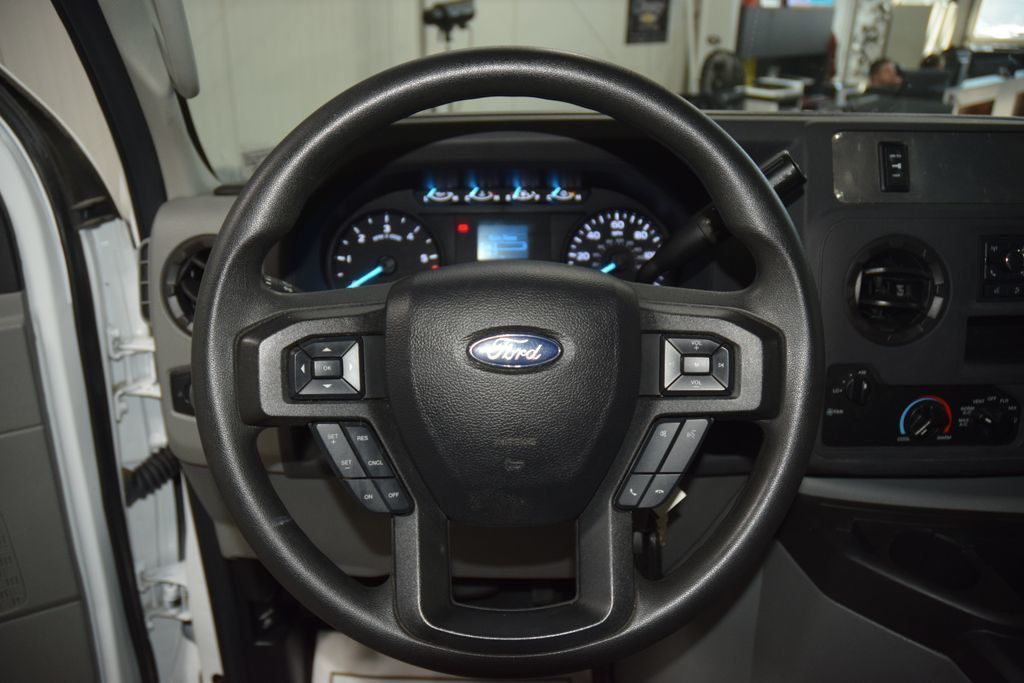 2023 Ford E-Series Cutaway E450 CUTAWAY * 7.3 V8 * DEJANA DURACUBE * 1 OWNER - 23042609 - 22