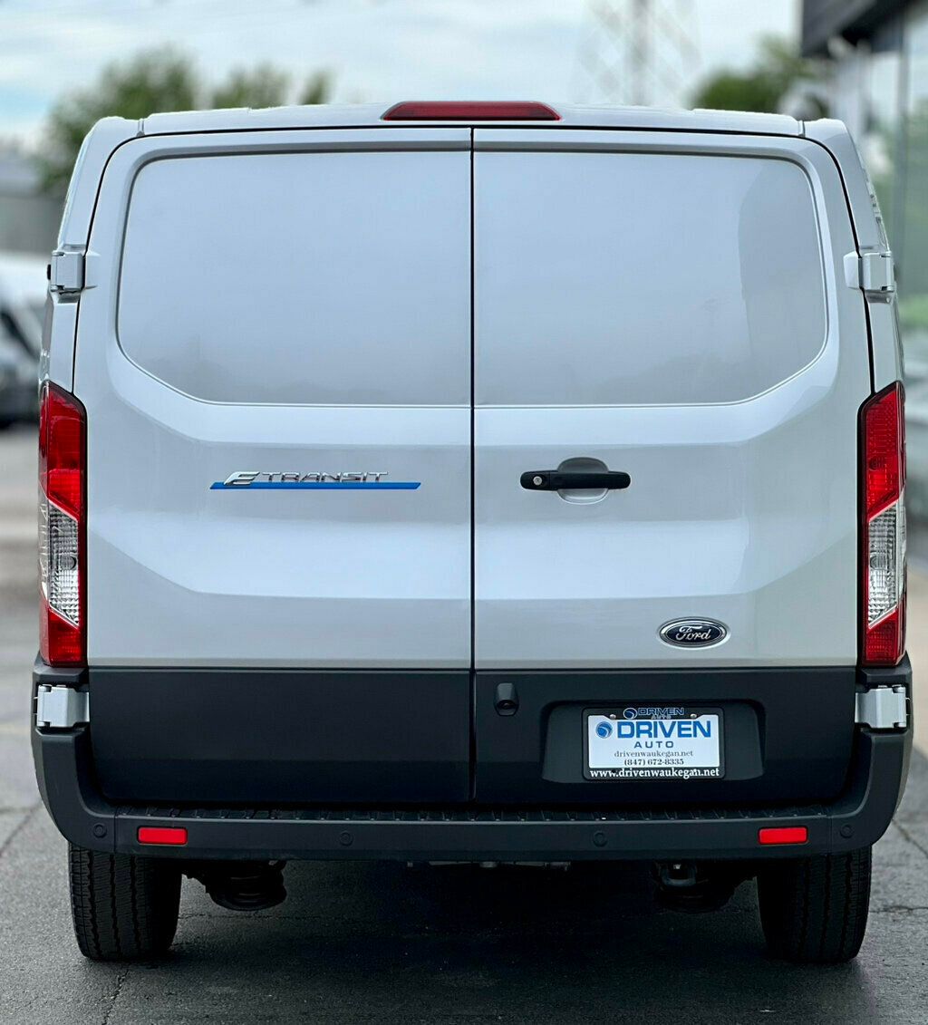 2023 Ford Transit photo 3