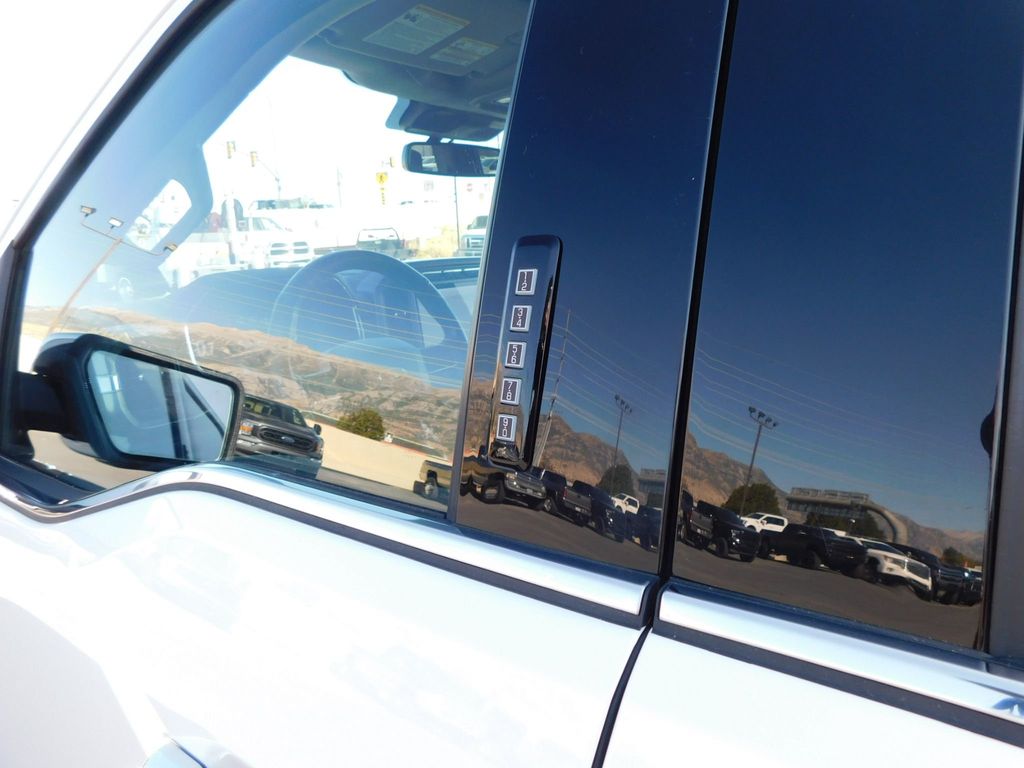 2023 Ford F-150 Lariat photo 16