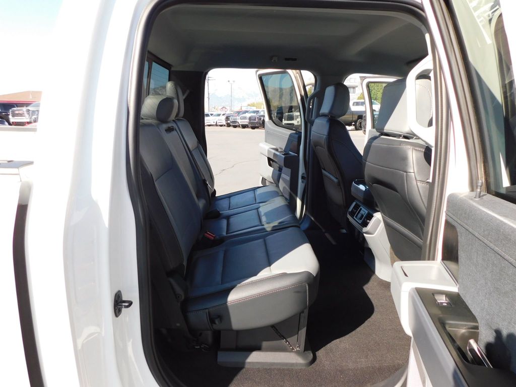 2023 Ford F-150 LARIAT - 22907982 - 25