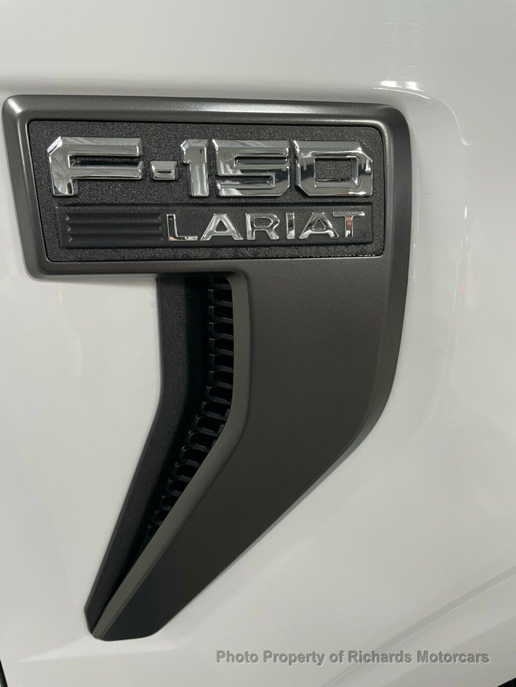 2023 Ford F-150 LARIAT 4WD SuperCrew 5.5' Box - 22988181 - 9