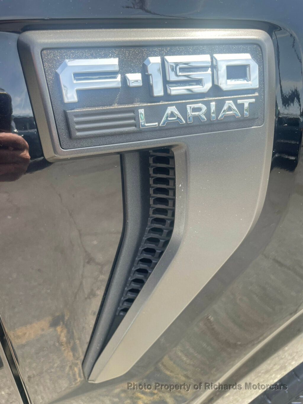 2023 Ford F-150 LARIAT 4WD SuperCrew 5.5' Box - 23038254 - 8