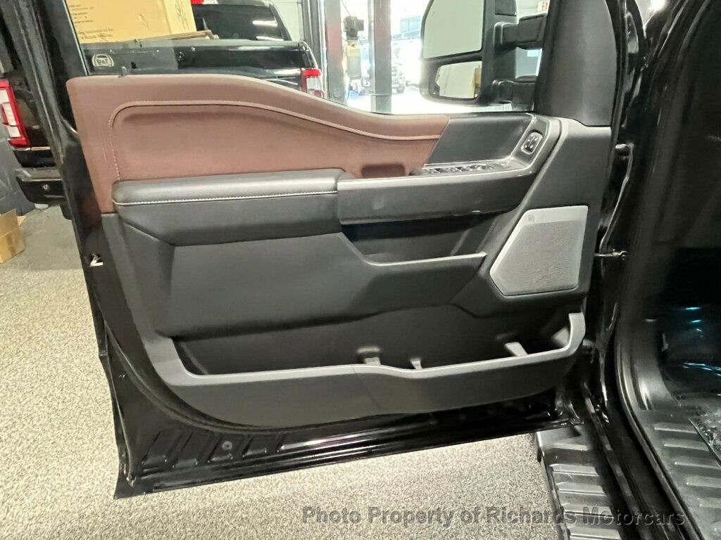 2023 Ford F-150 Lariat photo 12