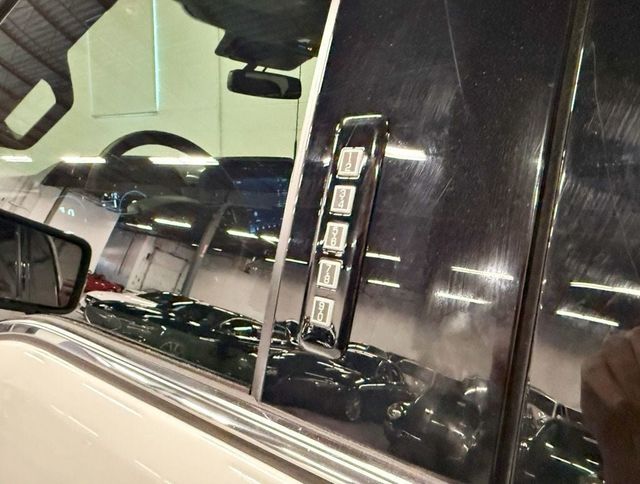 2023 Ford F-150 Limited 4WD SuperCrew 5.5' Box - 22832379 - 13