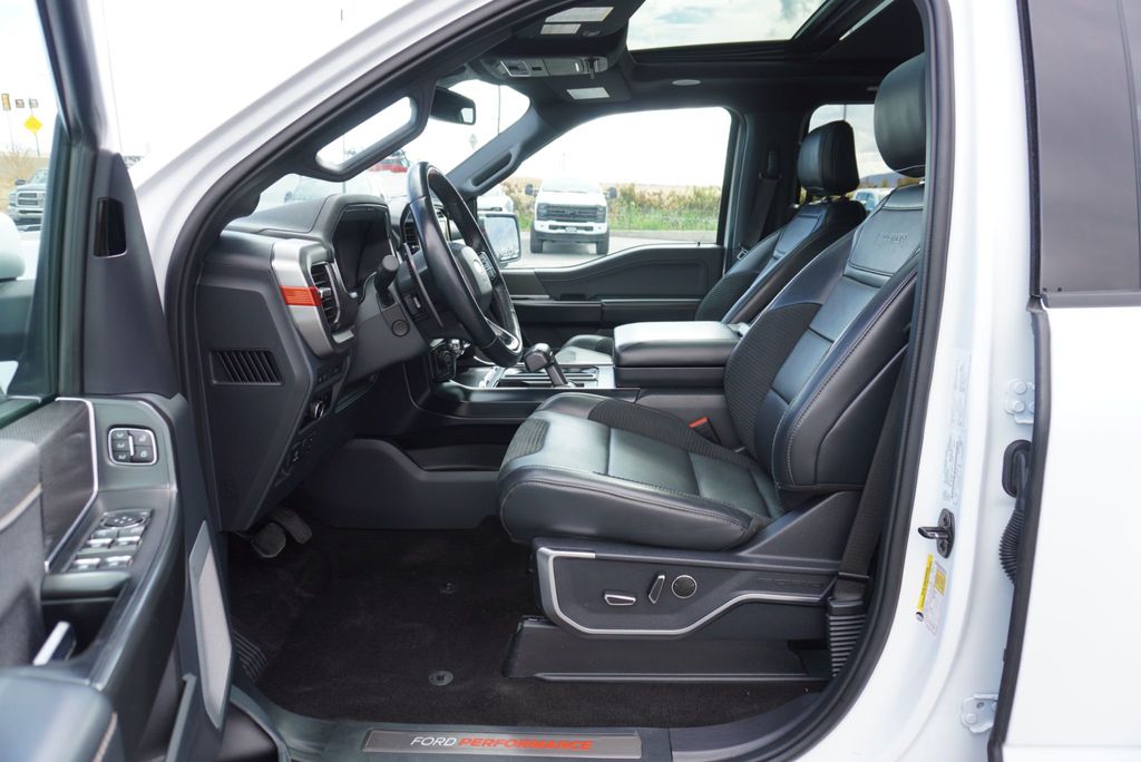 2023 Ford F-150 Raptor photo 17