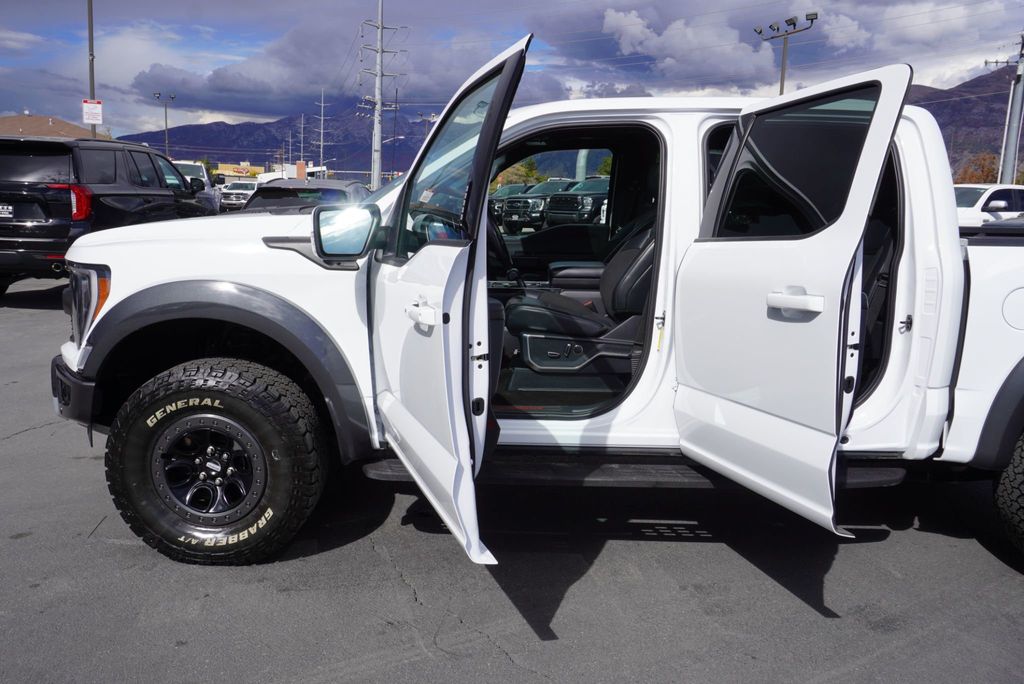 2023 Ford F-150 Raptor photo 19