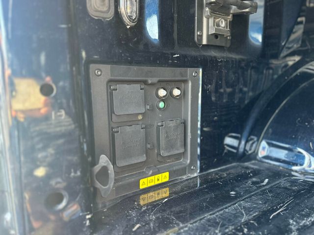 2023 Ford F-150 Lightning LARIAT 4WD SuperCrew 5.5' Box - 22976916 - 8