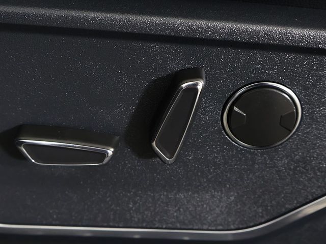 2023 Ford F-150 Lightning LARIAT 4WD SuperCrew 5.5' Box - 23033541 - 35