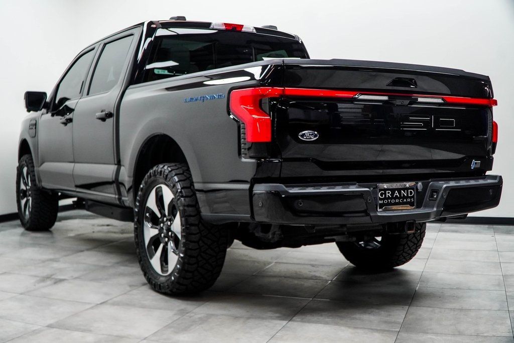 2023 Ford F-150 Lightning Platinum photo 11