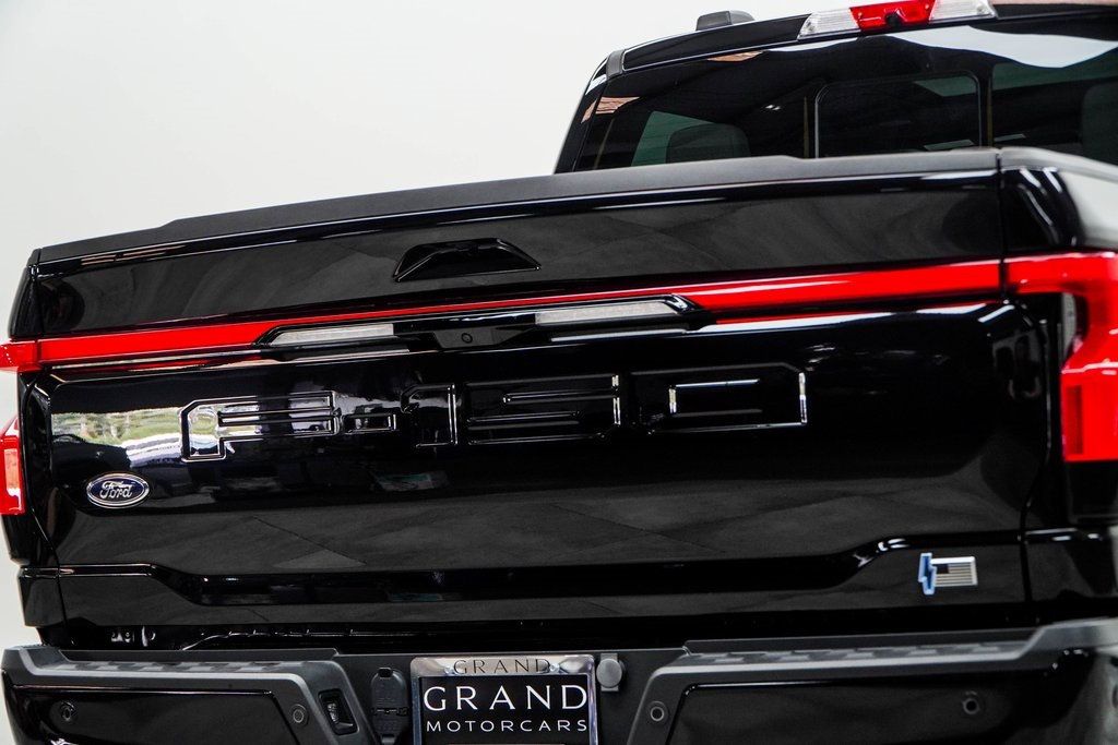 2023 Ford F-150 Lightning Platinum photo 13