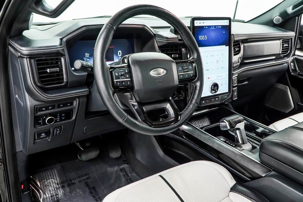 2023 Ford F-150 Lightning Platinum photo 15