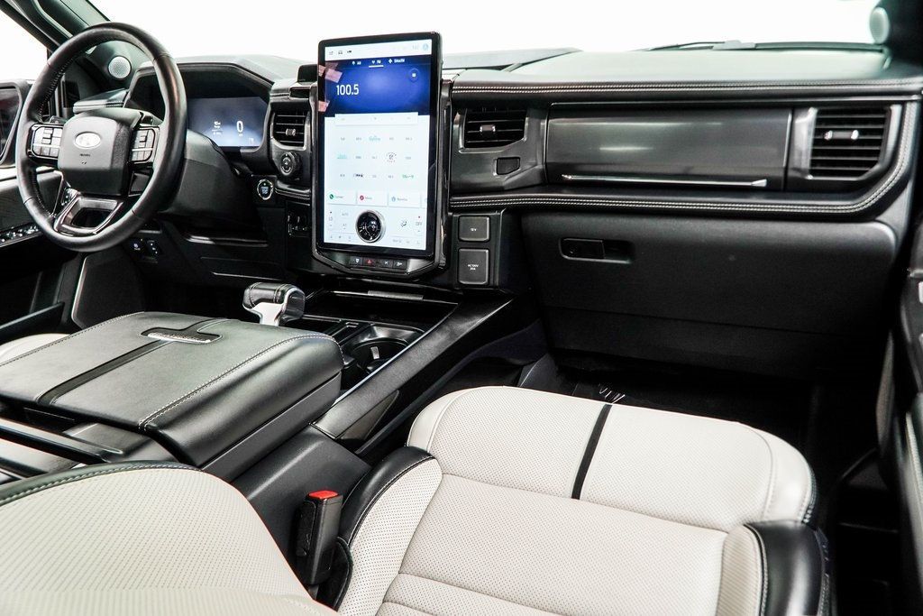 2023 Ford F-150 Lightning Platinum photo 17