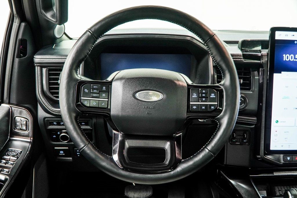 2023 Ford F-150 Lightning Platinum photo 18