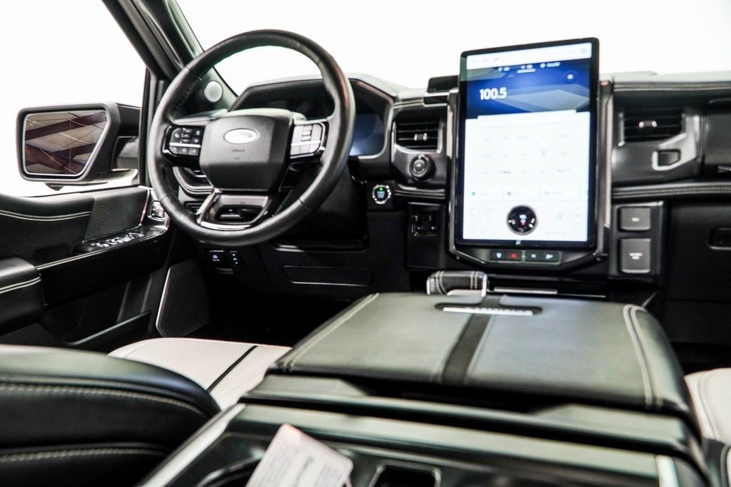 2023 Ford F-150 Lightning Platinum photo 19