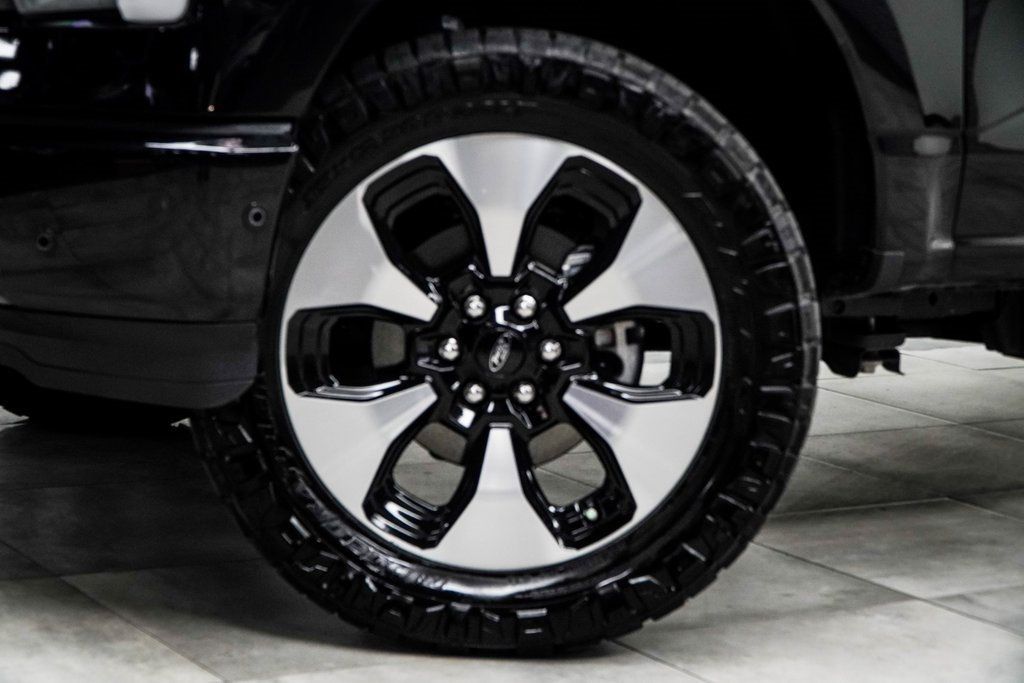 2023 Ford F-150 Lightning Platinum photo 3