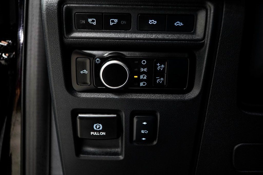 2023 Ford F-150 Lightning Platinum photo 38