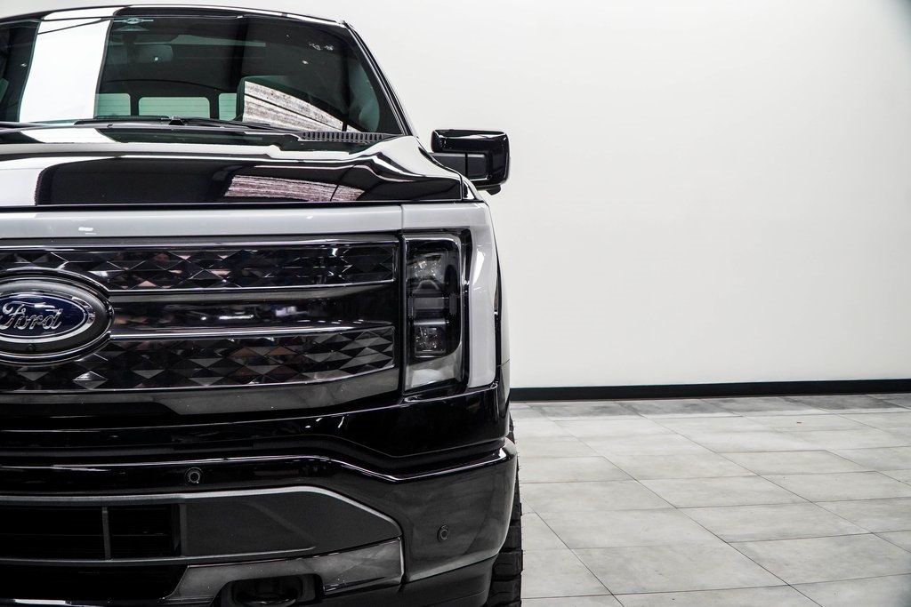 2023 Ford F-150 Lightning Platinum photo 4