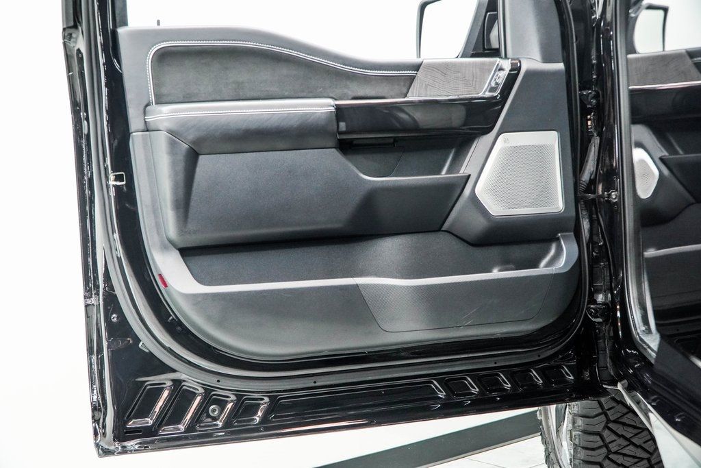 2023 Ford F-150 Lightning Platinum photo 44