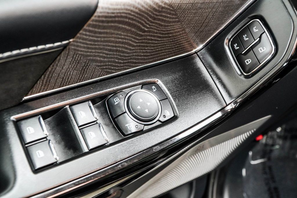 2023 Ford F-150 Lightning Platinum photo 45